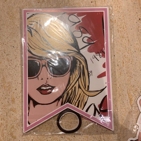 For any Taylor Swift Fan celebrate with a Colorful Birthday decoration - Picture 6 of 7